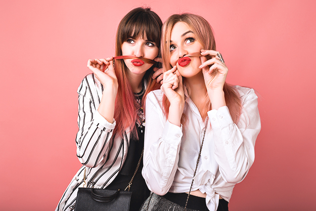 indoor-portrait-two-happy-best-friends-sisters-women-wearing-trendy-black-white-clothes-pink-hairs-hugs-smiling-exited-emotions-hipster-style (1)