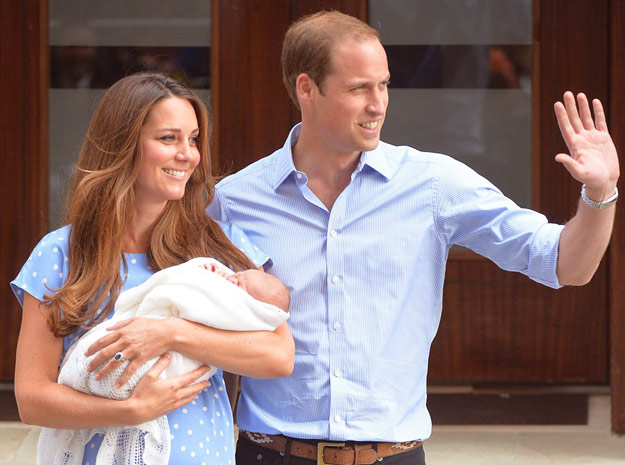 Првите фотографии од Кетрин и Вилијам со кралското бебе