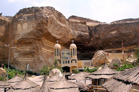 Несекјодневниот пештерски манастир во Каиро