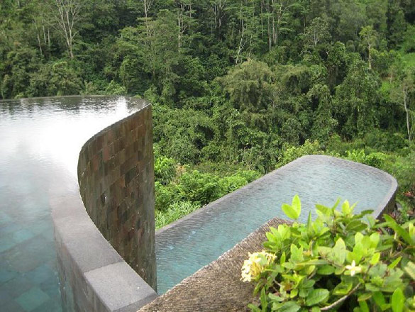 Луксузен ресорт во Бали со базен на две нивоа