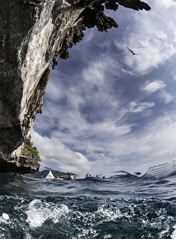 Red-Bull-Cliff-Diving-2013-in-Thailand-iLike-mk-002