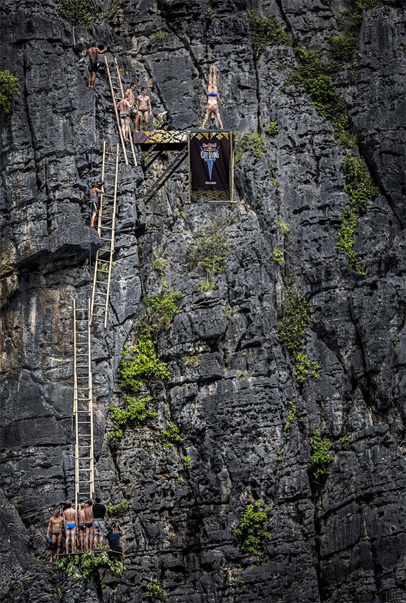 Red-Bull-Cliff-Diving-2013-in-Thailand-iLike-mk-003