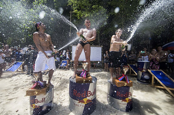 Red-Bull-Cliff-Diving-2013-in-Thailand-iLike-mk-010