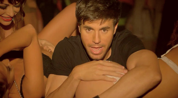 Енрике Иглесиас со секси видео-клип за дуетската „I'm A Freak“