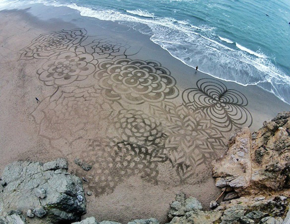 Sand-Paintings-by-Andres-Amador-iLike-mk-002