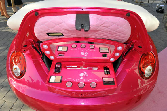 Розевиот свет на Барби