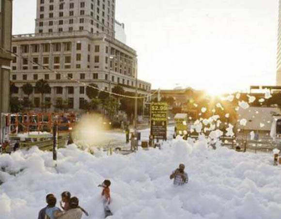 Неверојатен пена фестивал