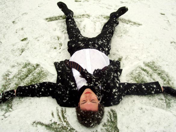 Љубовни ангелчиња во снегот