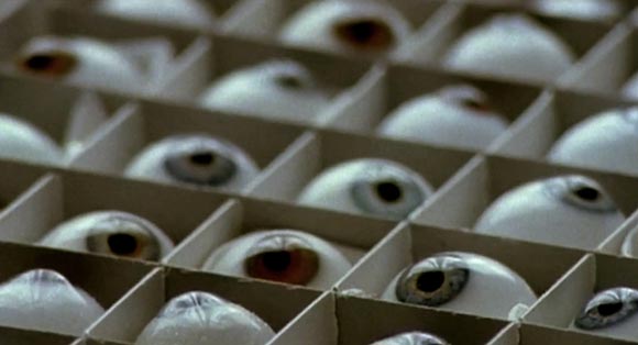 Приказната за последниот производител на стаклени очи