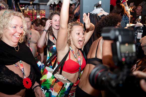 Влезете соблечени, излезете облечени