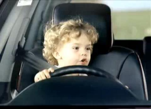 Видете како малиов вози кола