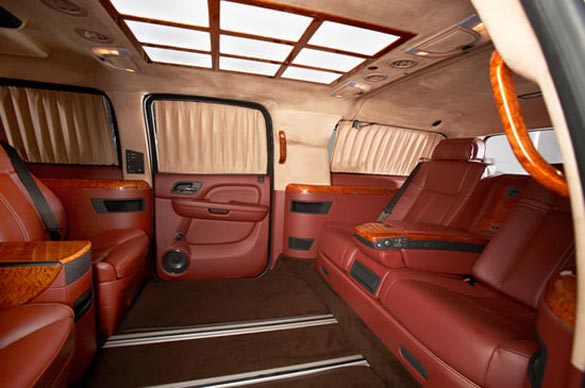 Лудница! Ем џип, ем лимузина, ем подвижна канцеларија!