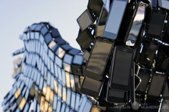 Неверојатна инсталација од смарт телефони