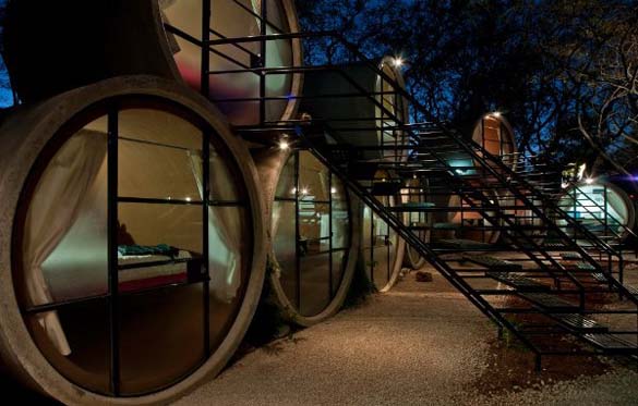 Хотел „Тубо“ изработен од рециклирани бетонски цевки