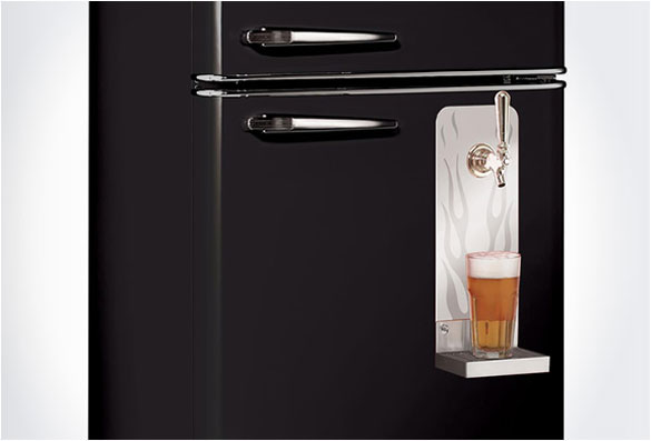 Фрижидер со интегриран систем за точење пиво