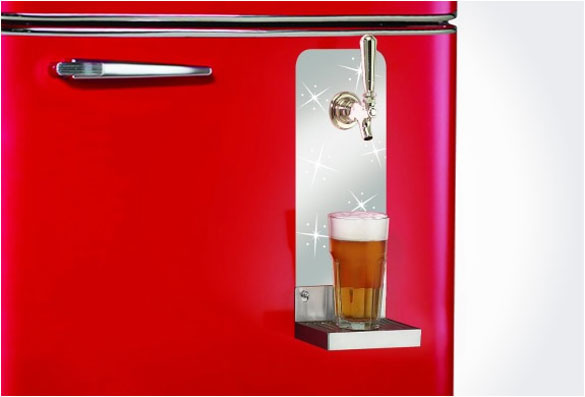 Фрижидер со интегриран систем за точење пиво