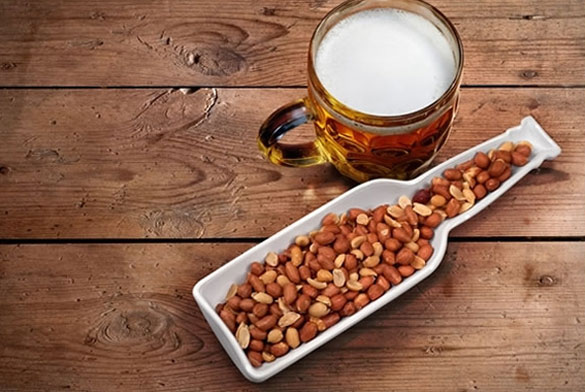 Чинија со форма на шише од пиво