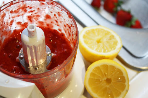 Освежителен пијалок со јагоди и лимон