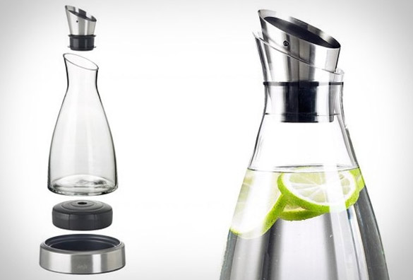 Бокал кој го одржува виното ладно