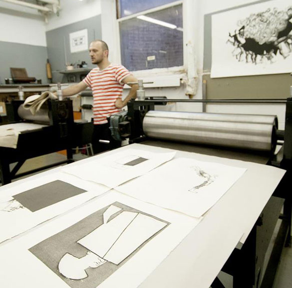 Се работи за 12 најнови графики кои Талевски ги има работено во последните две години. Изложбата ќе биде отворена една недела, со што љубителите на уметноста ќе можат подолго да уживаат во делата на Талевски.