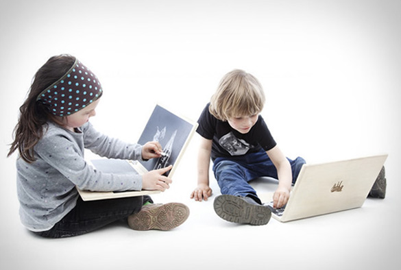 Дрвен лаптоп за деца