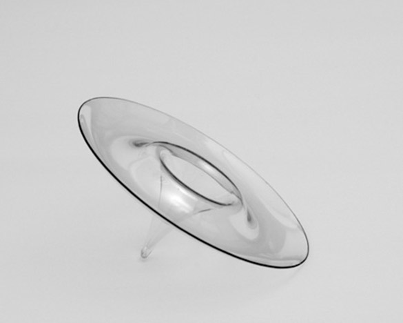 Транспарентна лебдечка вазна