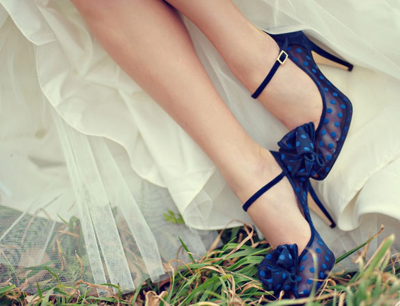 Сини невестински чевли за храбри невести