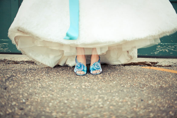 Сини невестински чевли за храбри невести