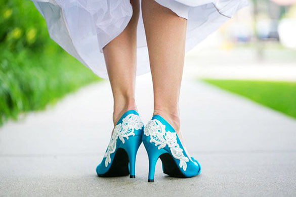 Сини невестински чевли за храбри невести