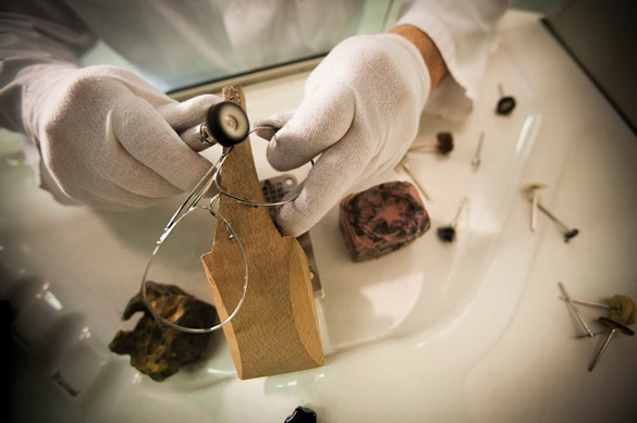 Процесот на рачна изработка на Gucci очилата за сонце