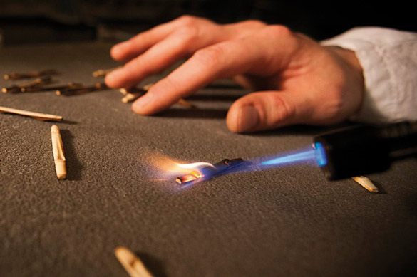 Процесот на рачна изработка на Gucci очилата за сонце