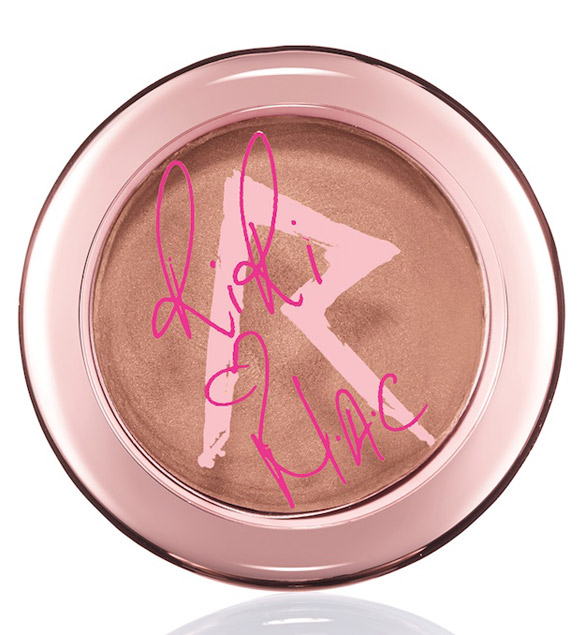 Ријана со своја козметичка линија под етикетата на MAC