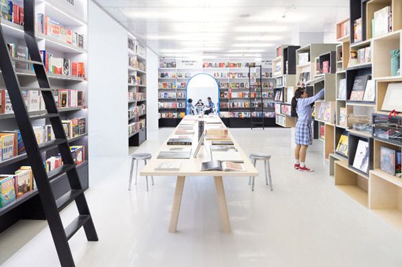 Oxford-Bookstore-in-New-Delhi-iLike-mk-003