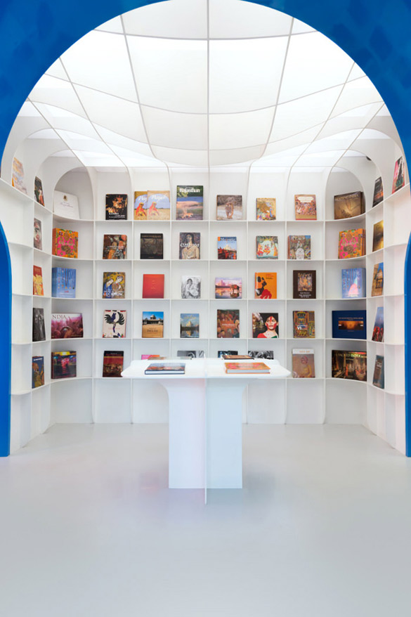 Oxford-Bookstore-in-New-Delhi-iLike-mk-005