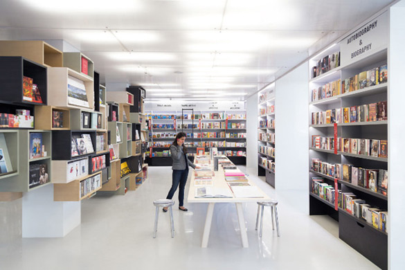 Oxford-Bookstore-in-New-Delhi-iLike-mk-008