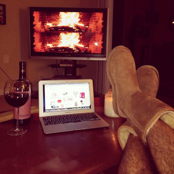 Momci-poziraat-kako-zheni-iLike-mk-004