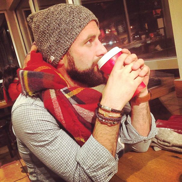 Momci-poziraat-kako-zheni-iLike-mk-007